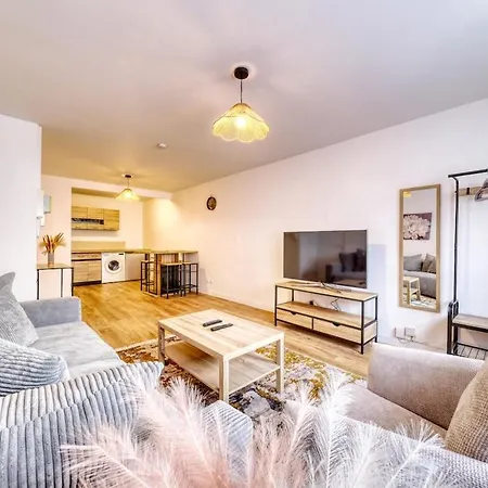 La Clemence - Close To Train Station - Garage Apartment Reims