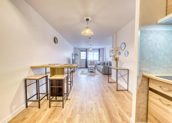 La Clemence - Close To Train Station - Garage Apartment *