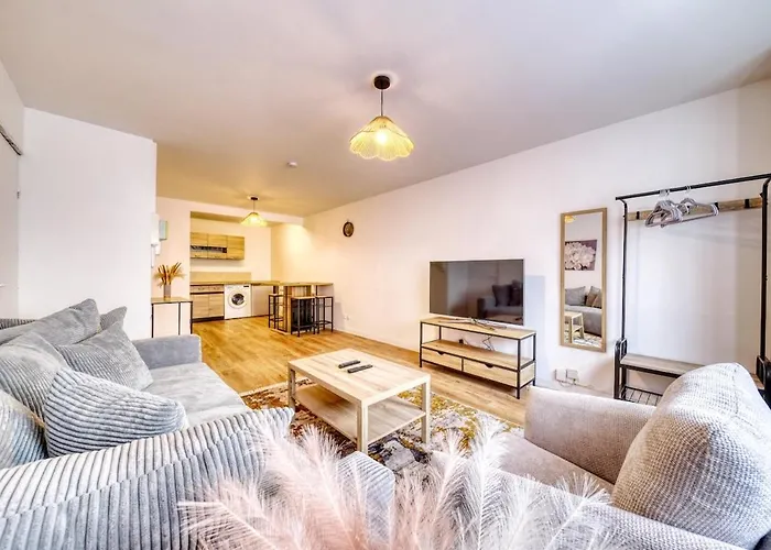 La Clemence - Close To Train Station - Garage Apartment Reims